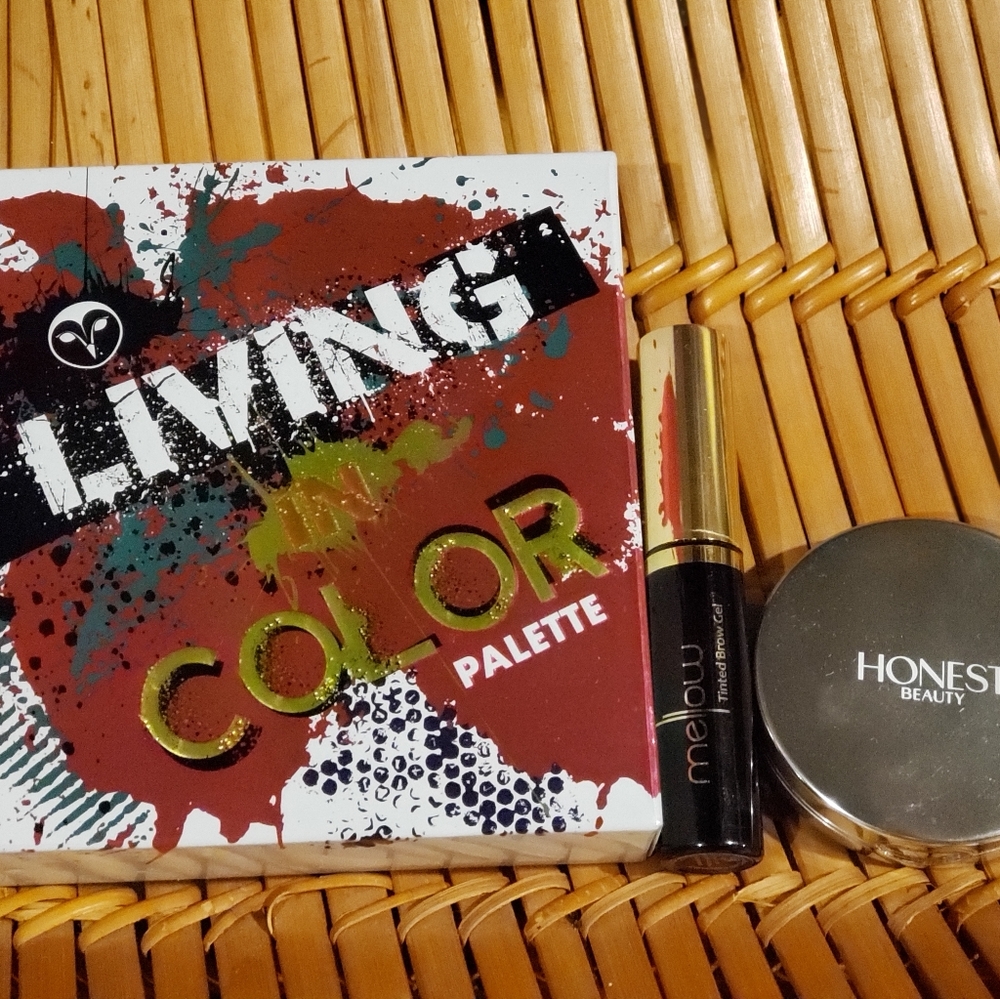Makeup bundle - Picture 3 of 3